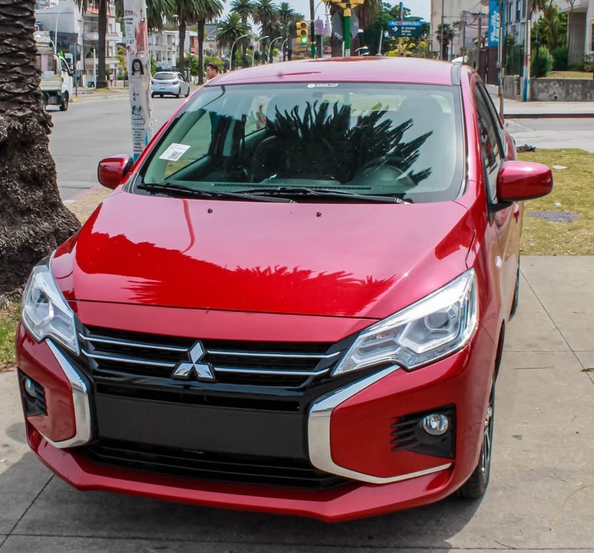 
								Mitsubishi Mirage full									
