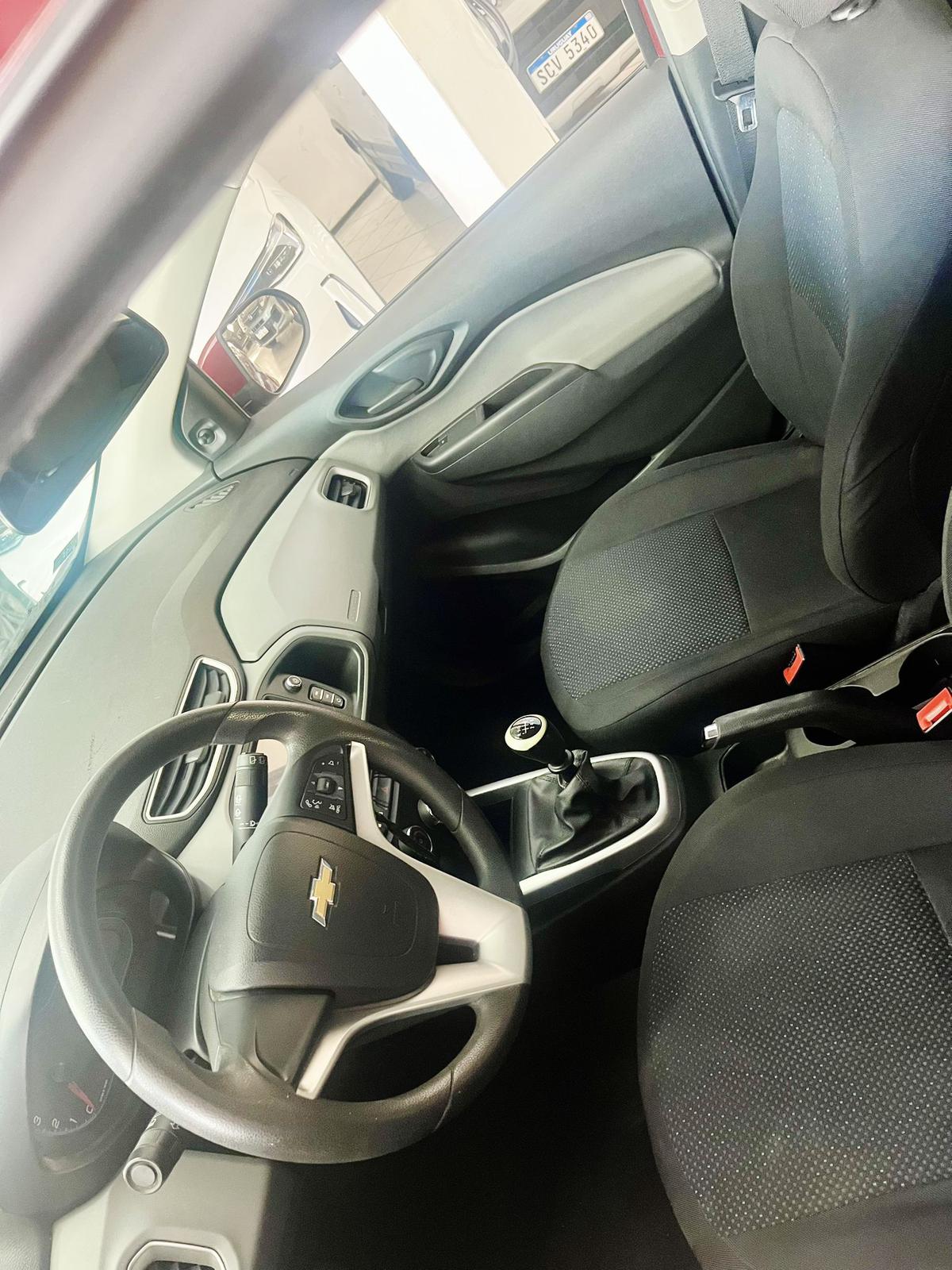 
								Chevrolet onix LT full									