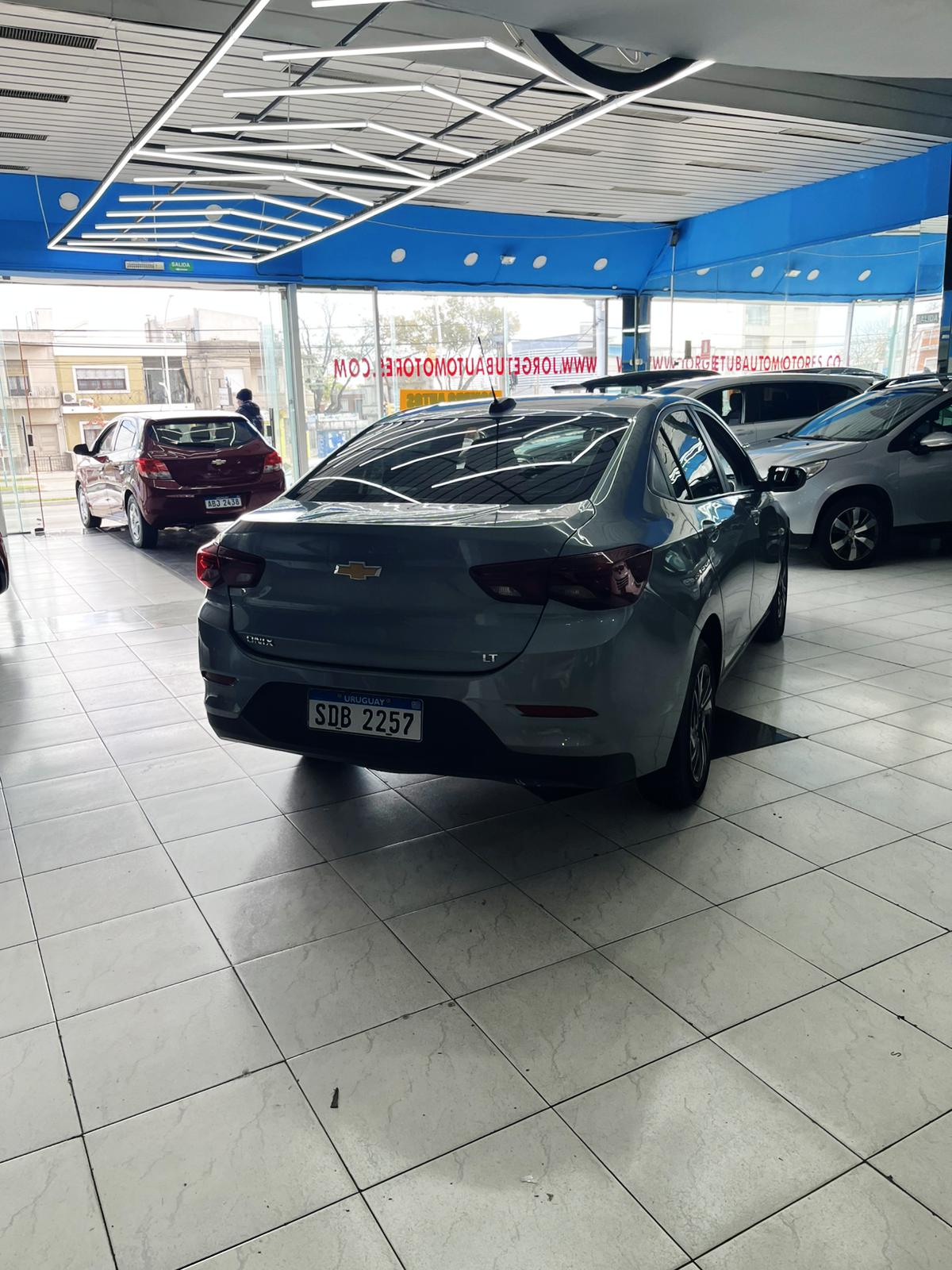 
								Chevrolet onix Lt full									