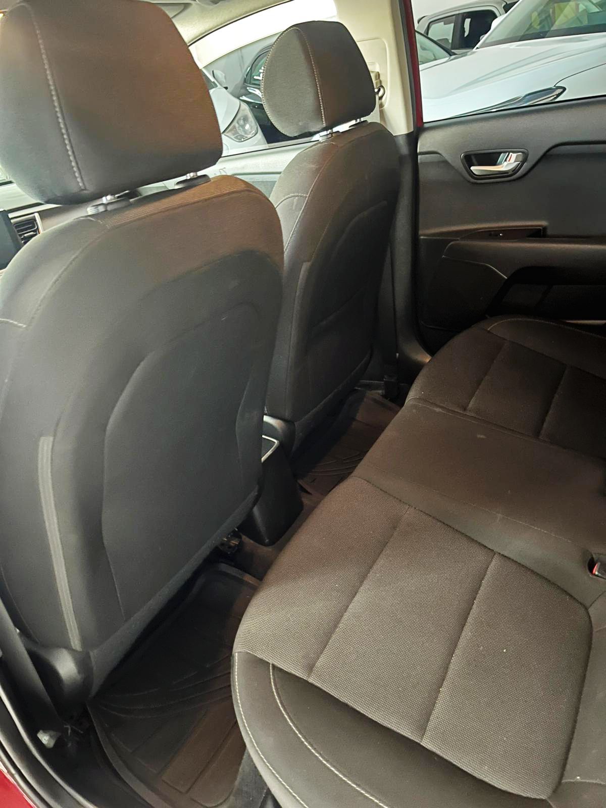 
								Kia Rio Ex AT full									
