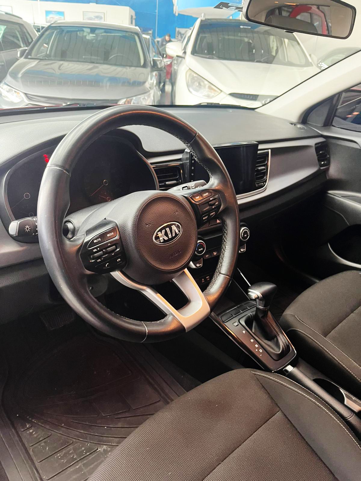 
								Kia Rio Ex AT full									