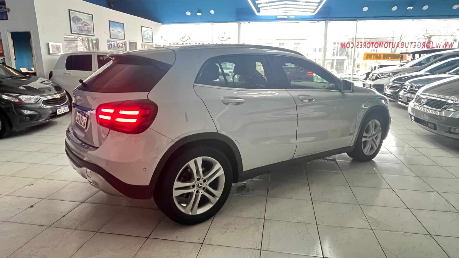 
								Mercedes Benz GLA 200 full									