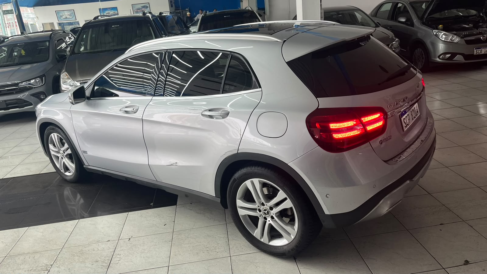 
								Mercedes Benz GLA 200 full									
