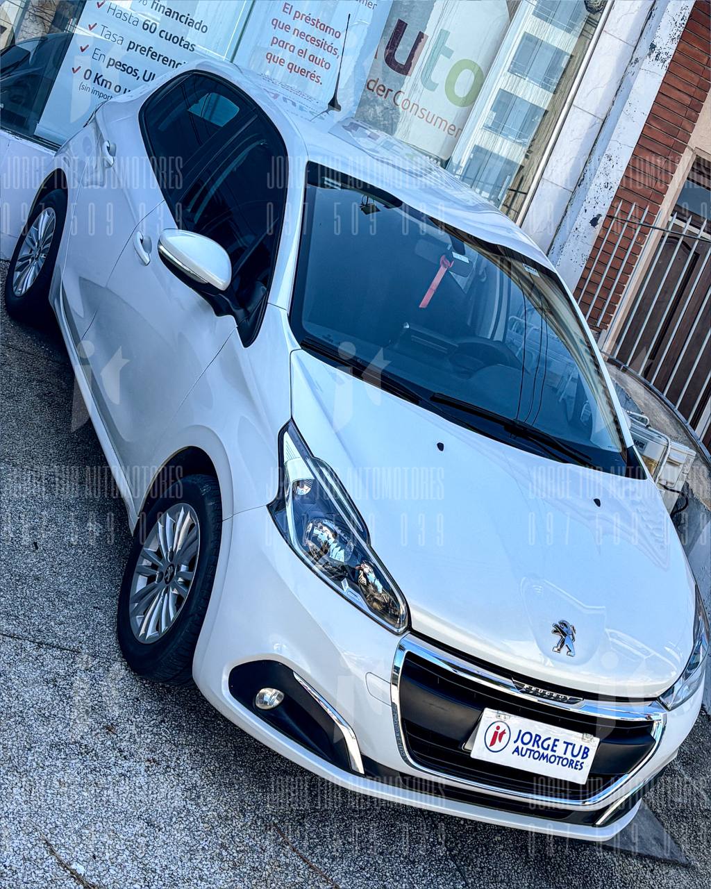 
								PEUGEOT 208 full									