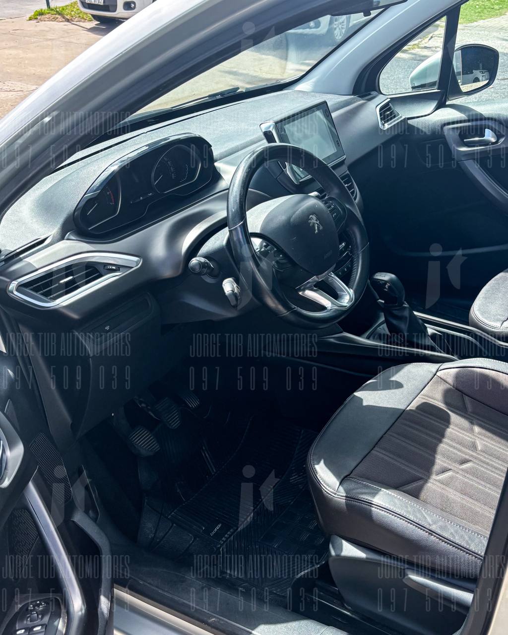 
								PEUGEOT 2008 full									