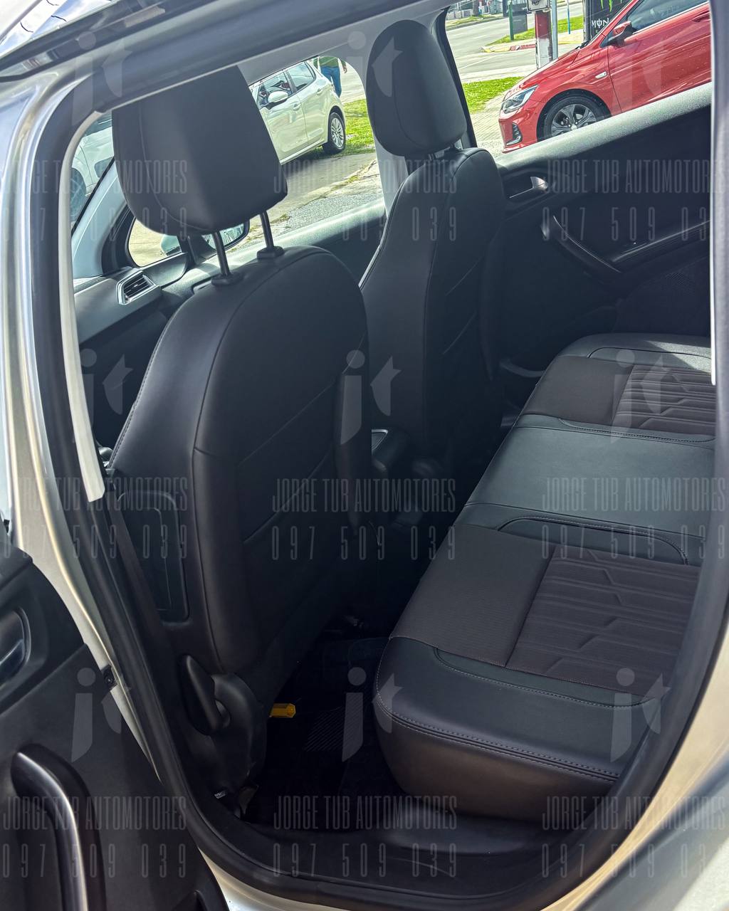 
								PEUGEOT 2008 full									