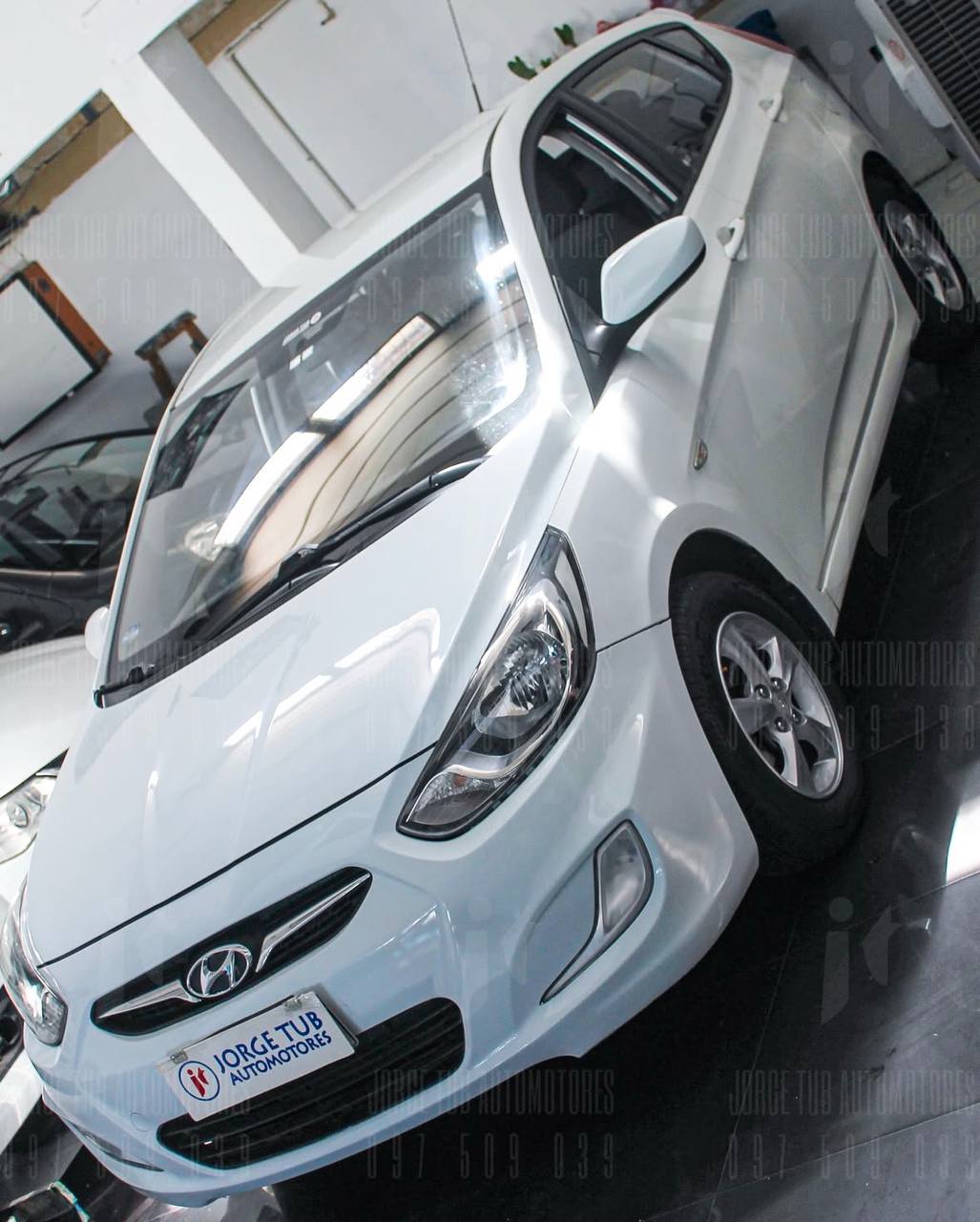 
								HYUNDAI ACCENT full									