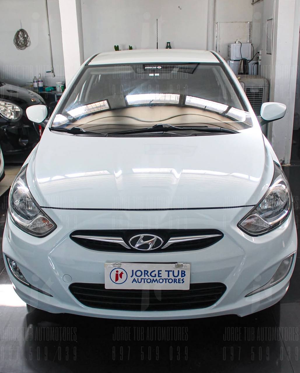 
								HYUNDAI ACCENT full									