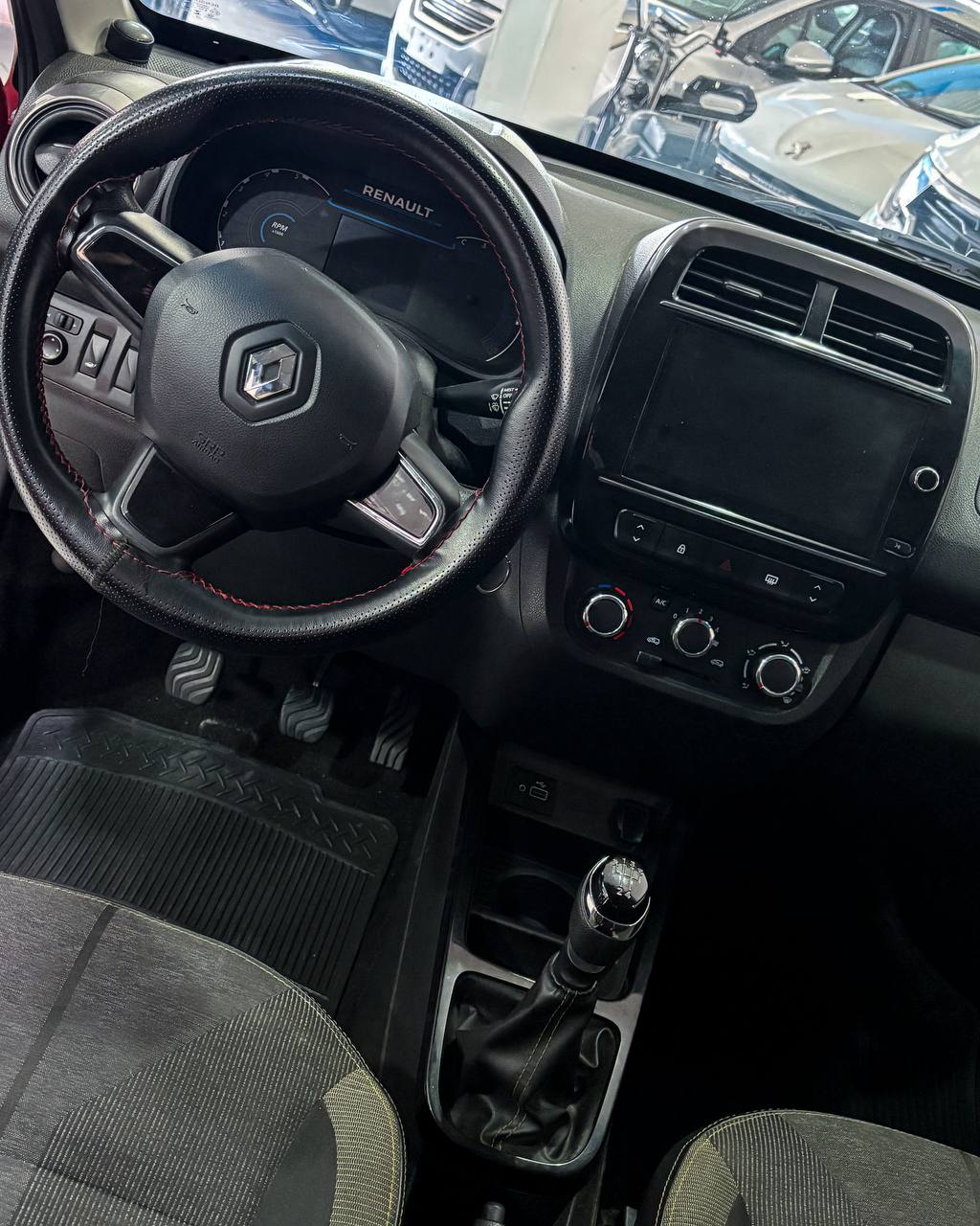 
								RENAULT KWID OUTSIDER full									