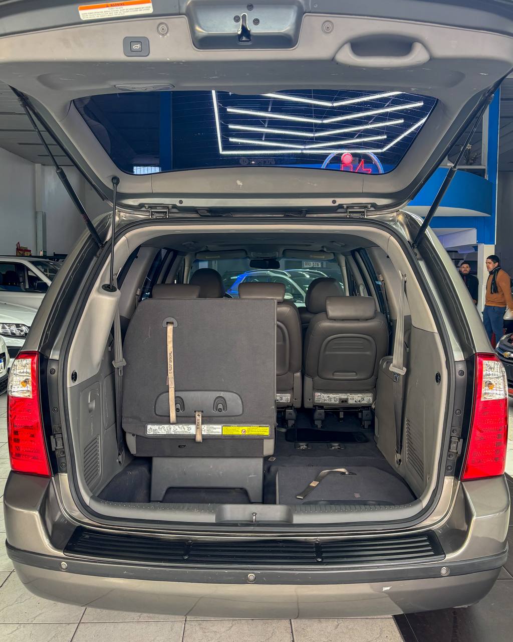 
								KIA CARNIVAL full									